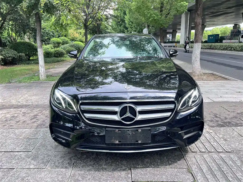 Mercedes-Benz E-Class 2018 — фото 19