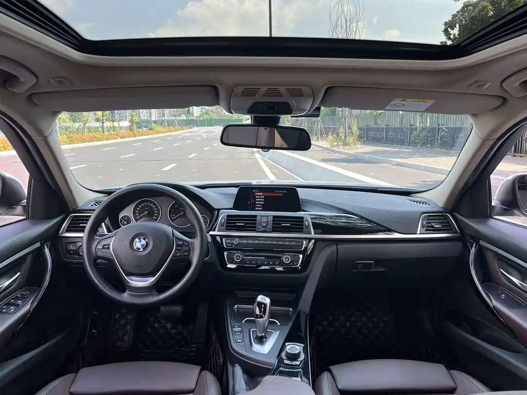 BMW 3 Series 2018 — фото 10