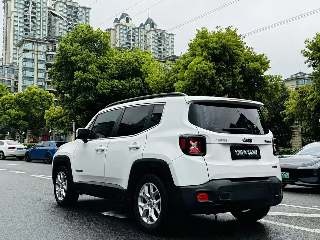 Jeep Renegade 2017 — фото 5