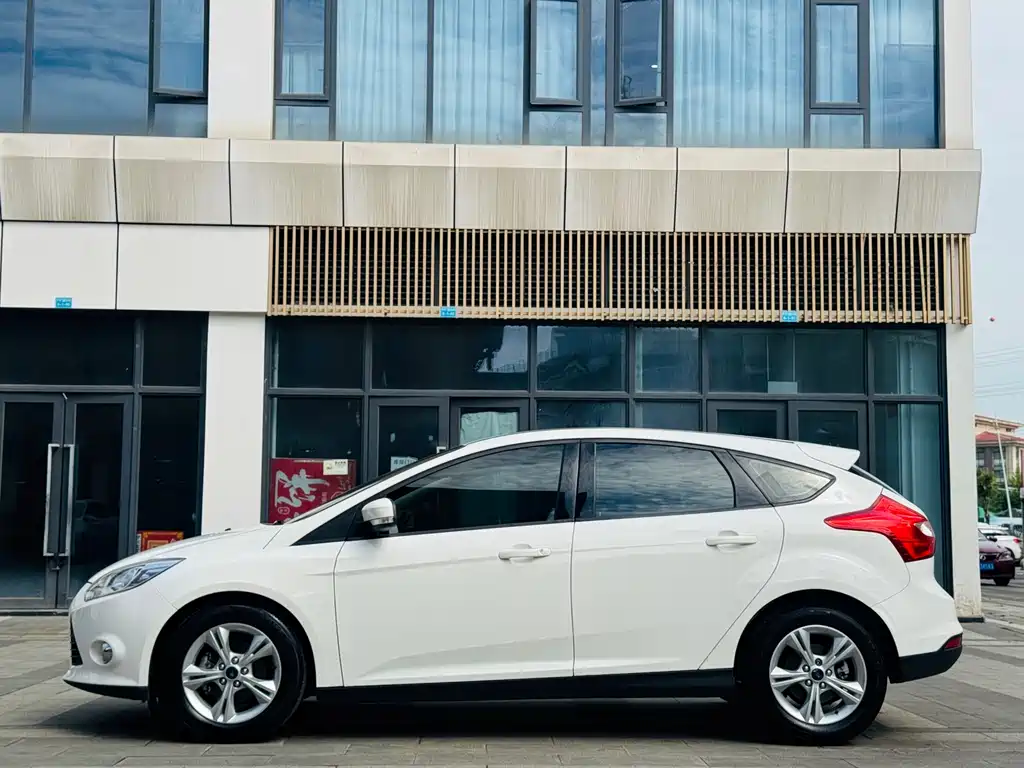 Ford Focus 2014 — фото 4