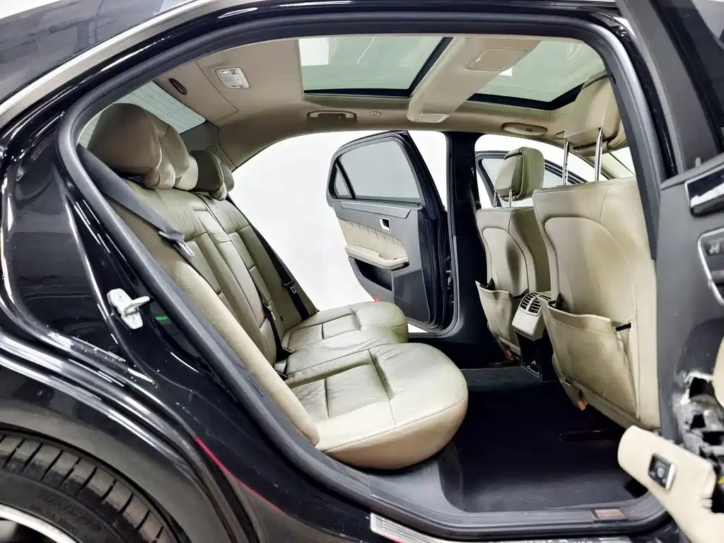 Mercedes-Benz E-Class 2013 — фото 16