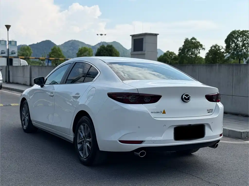 Mazda 3 Axela 2021 — фото 12