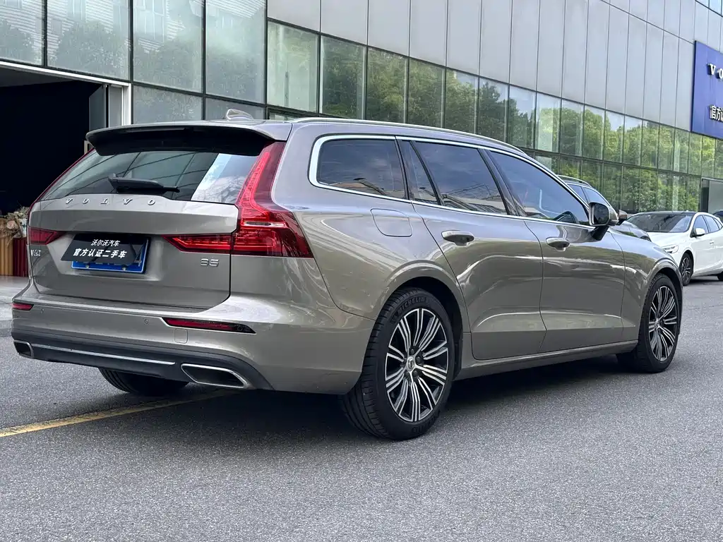 Volvo V60 2021 — фото 5