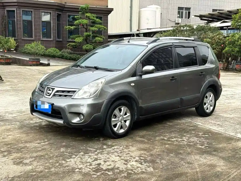 Nissan Livina 2012