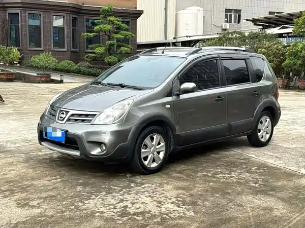 Nissan Livina 2012