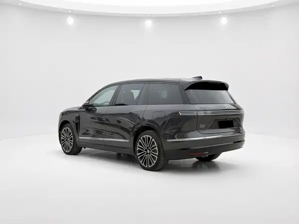 NIO ES8 2025