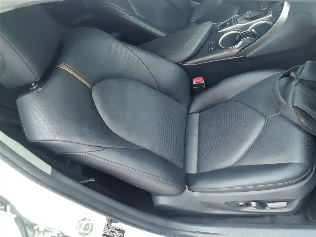 Toyota Camry 2021 — фото 19