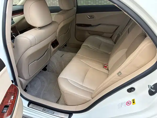 Toyota Crown 2012