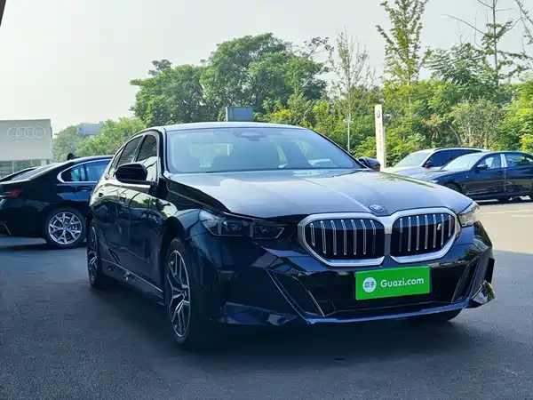 BMW i5 2025