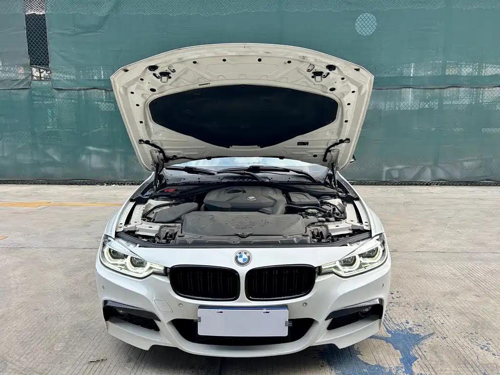 BMW 3 Series 2019 — фото 12