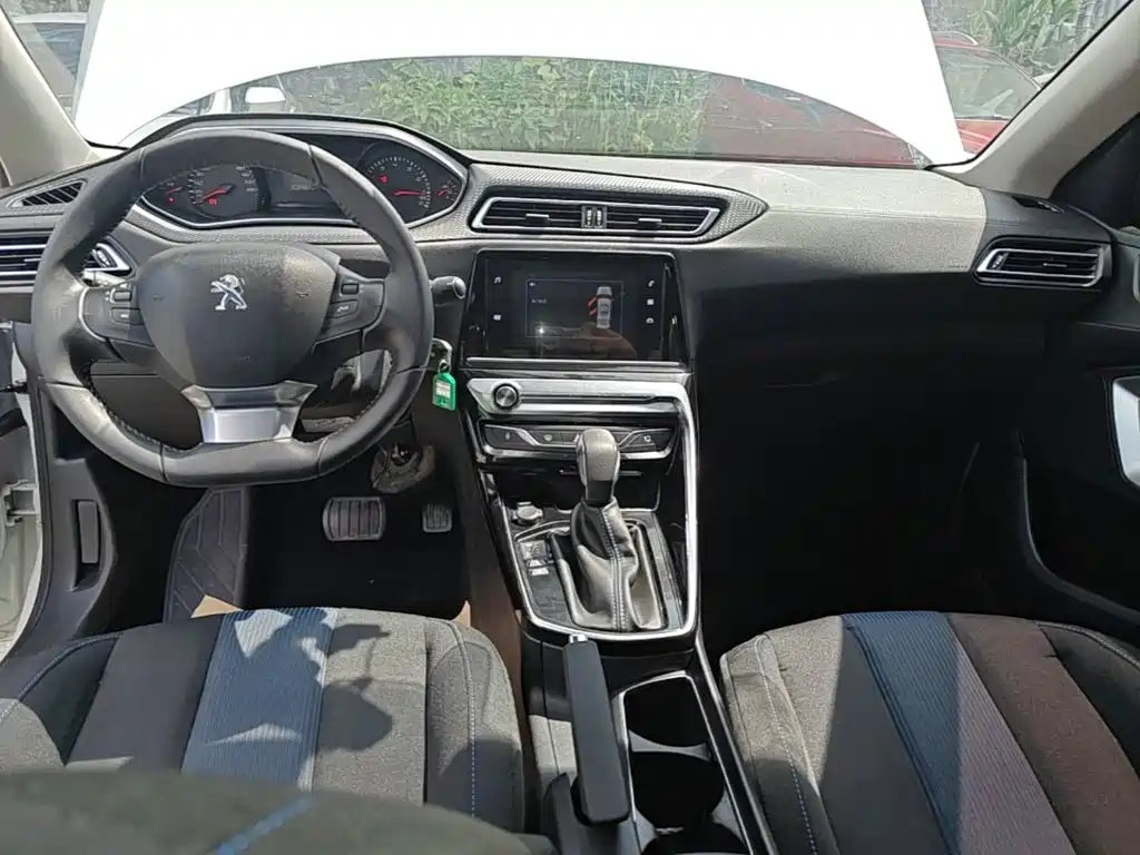 Peugeot 308 2019 — фото 6