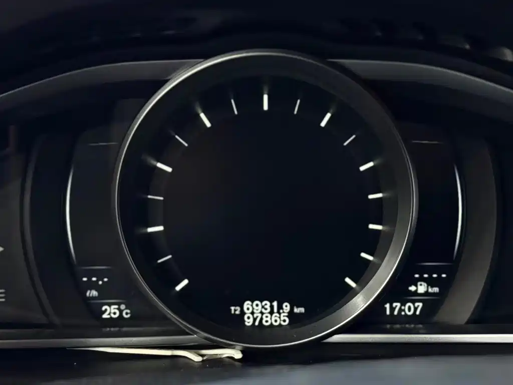 Volvo V40 2015 — фото 16