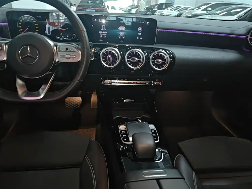 Mercedes-Benz A-Class 2019 — фото 13