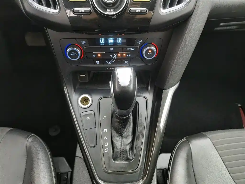 Ford Focus 2016 — фото 13