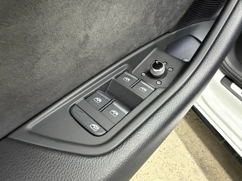 Audi A4L 2020 — фото 19