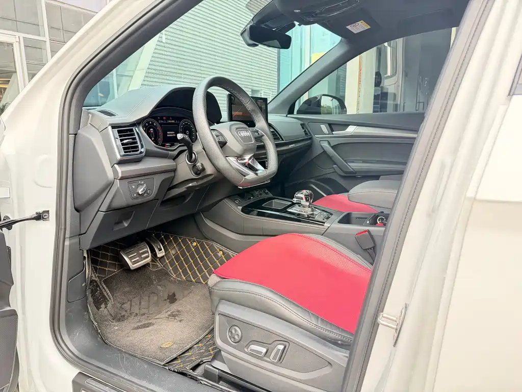 Audi Q5L Sportback 2024 — фото 8