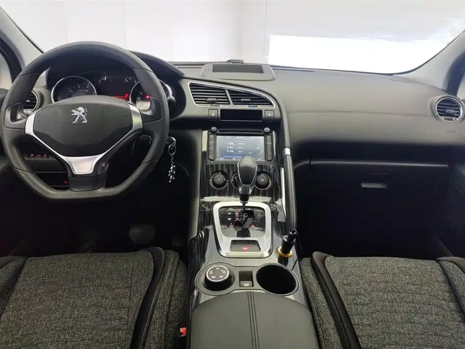 Peugeot 3008 2015 — фото 12