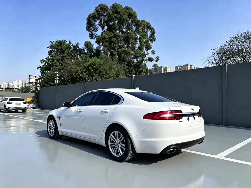 Jaguar XF 2015 — фото 6