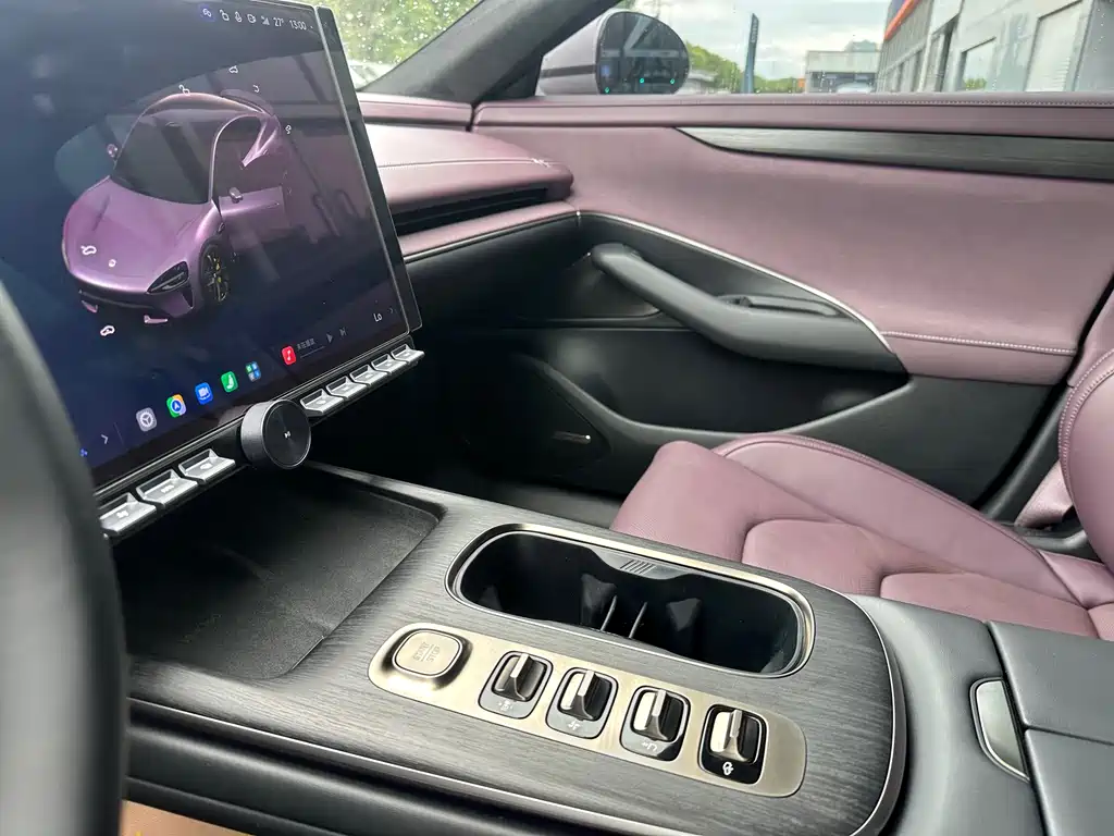 Xiaomi SU7 2024
