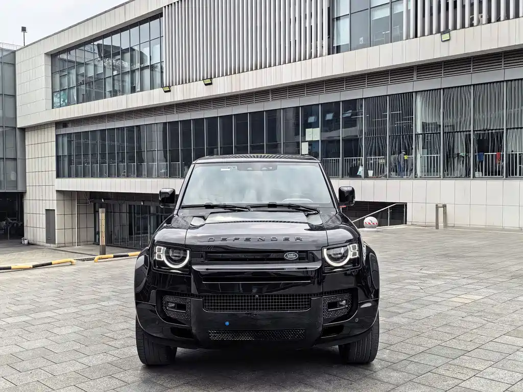 Land Rover Defender 2023