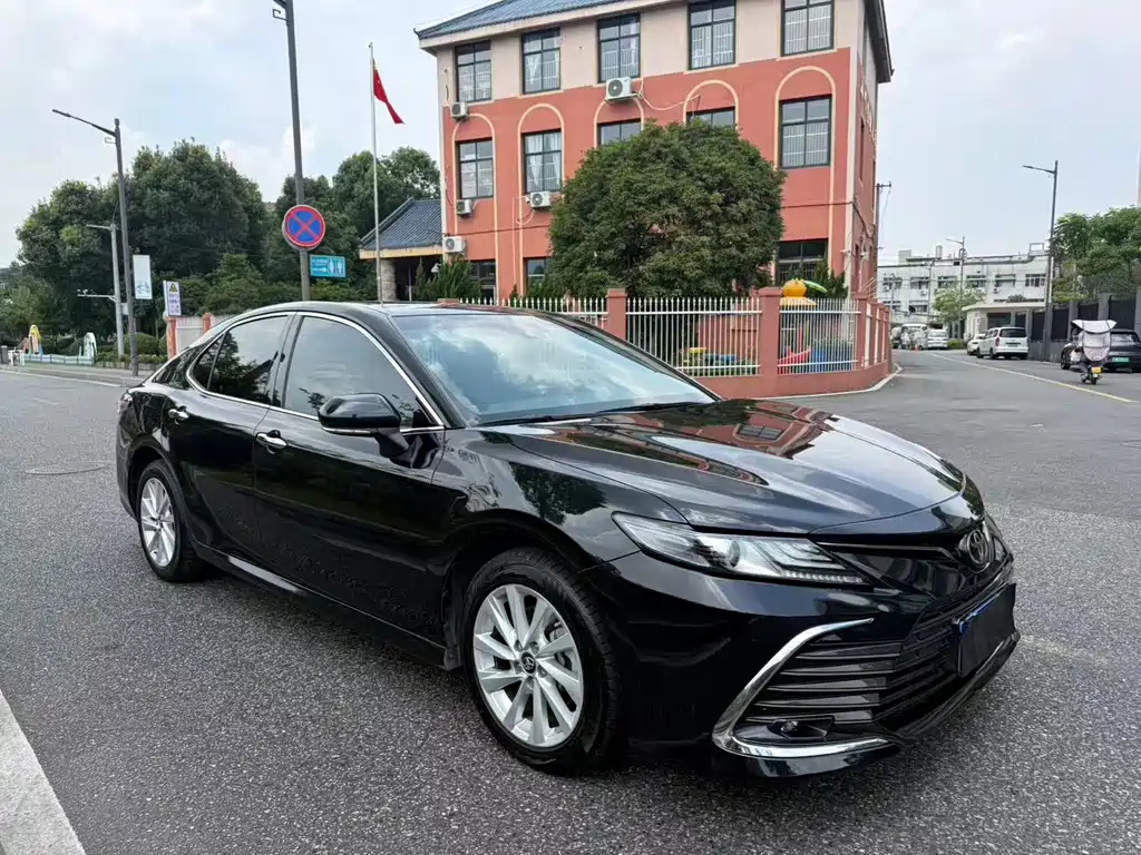 Toyota Camry 2022 — фото 3