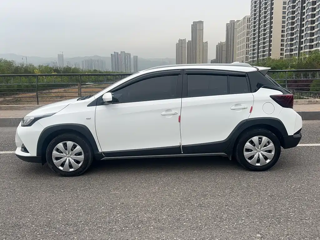 Toyota Yaris L 2022 — фото 10