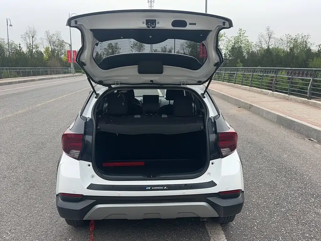 Toyota Yaris L 2022 — фото 19