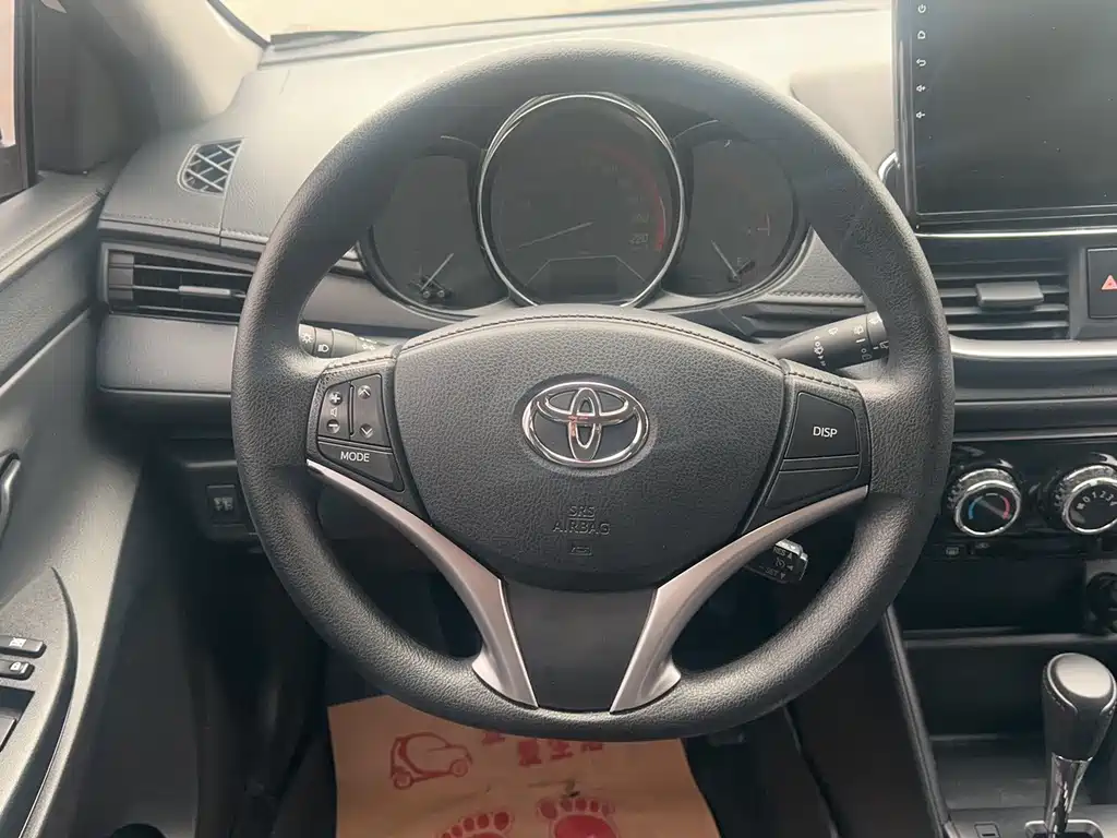 Toyota Yaris L 2022 — фото 15