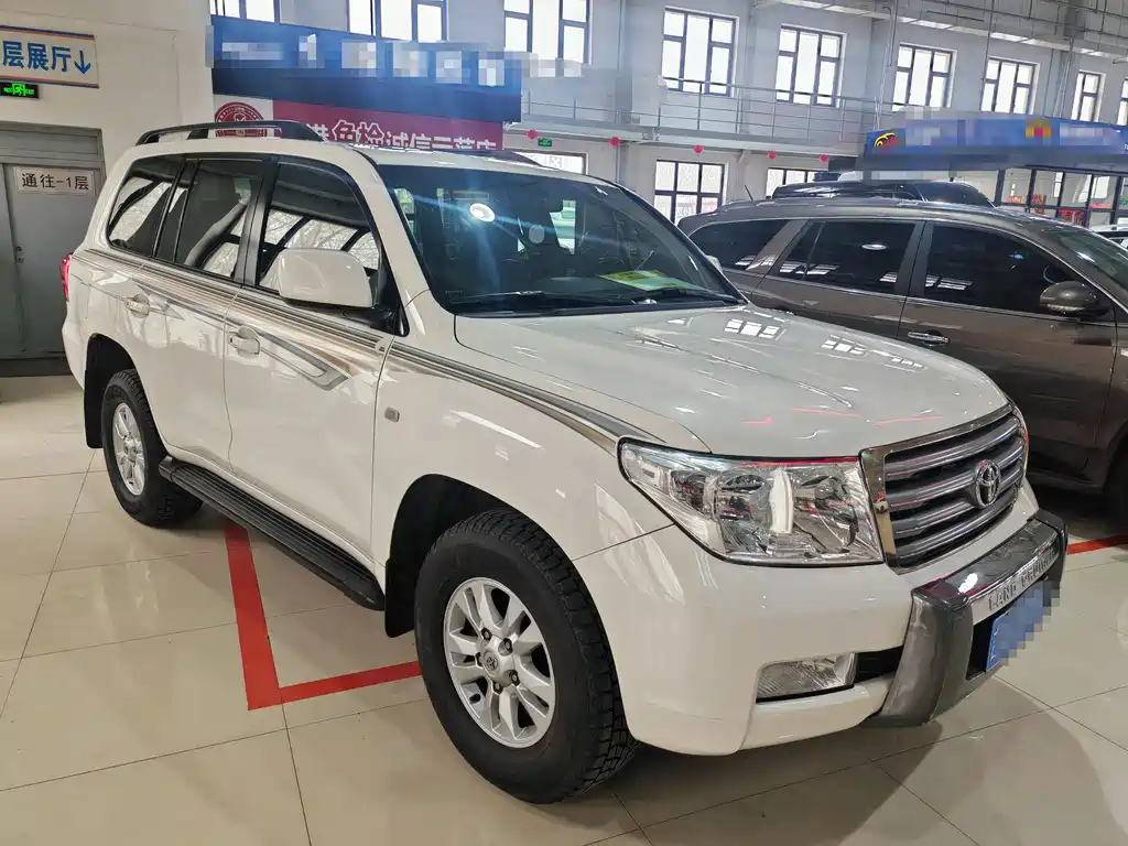 Toyota Land Cruiser 2010 — фото 3