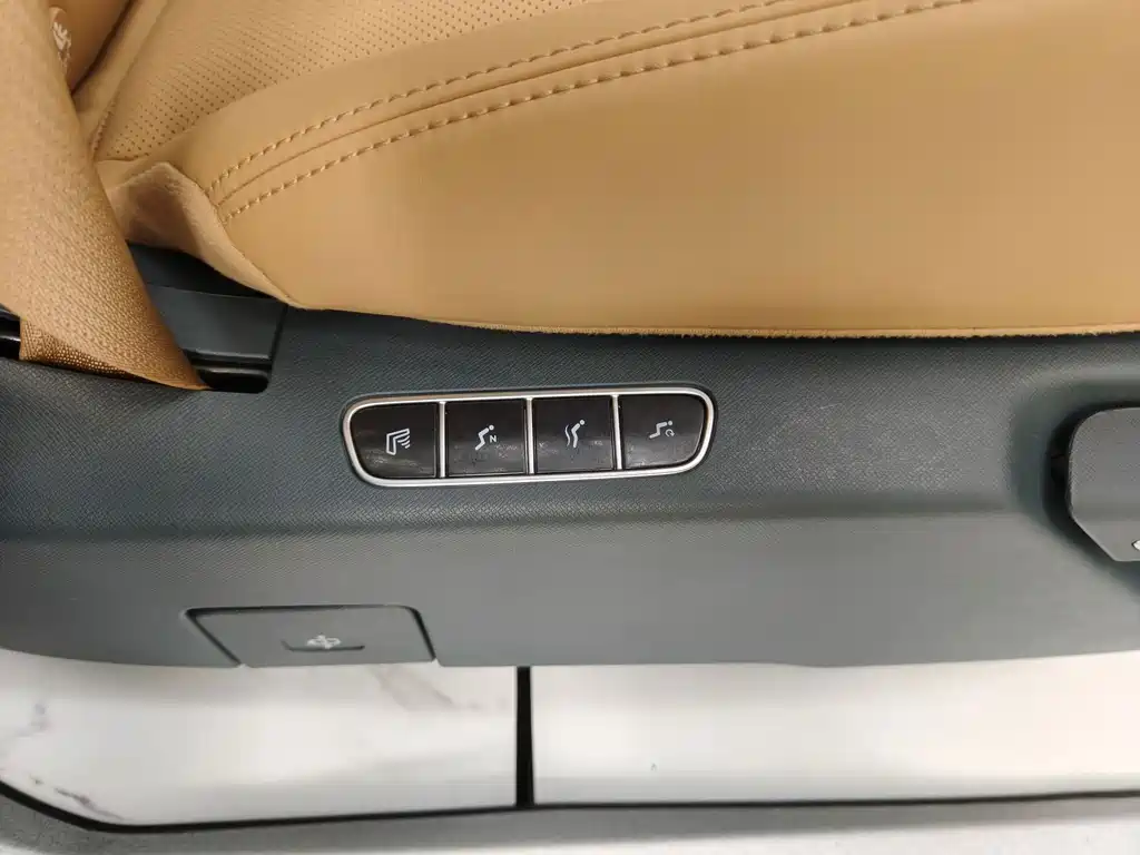 GAC Trumpchi E8 PHEV 2024 — фото 20