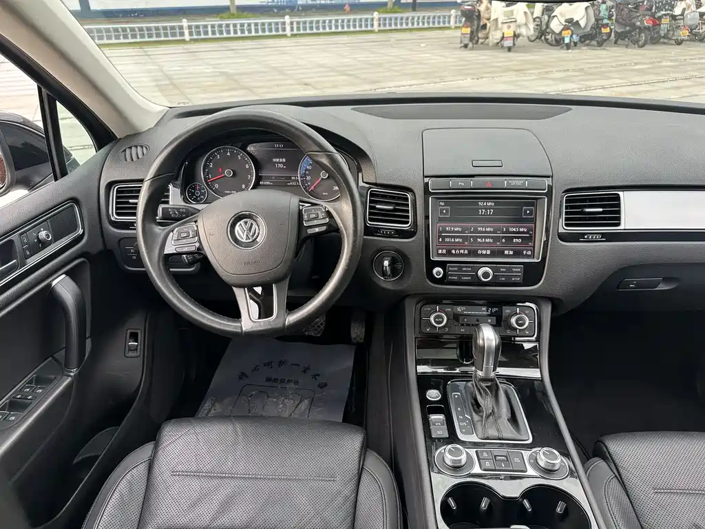 Volkswagen Touareg 2017 — фото 23