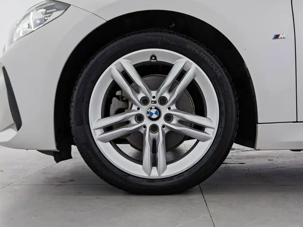 BMW 1 Series 2019 — фото 17
