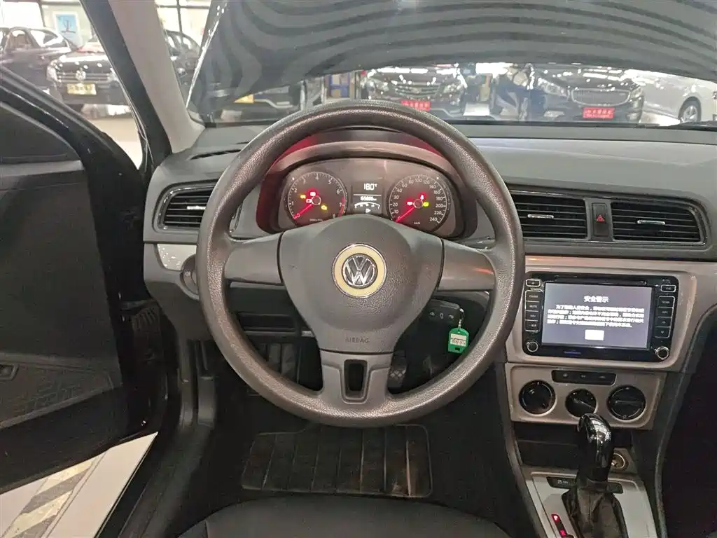 Volkswagen Lavida 2015 — фото 11
