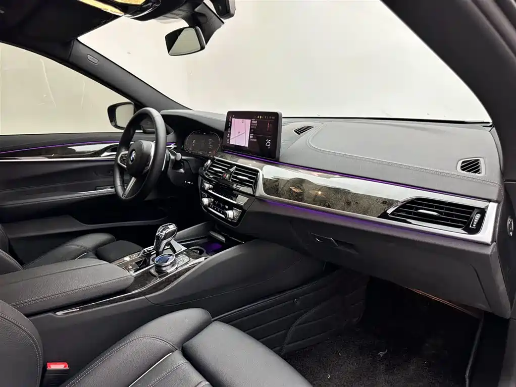 BMW 6 Series GT 2023 — фото 11