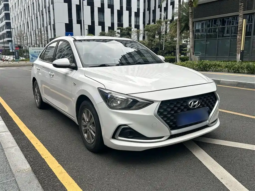 Hyundai Elantra 2019 — фото 2