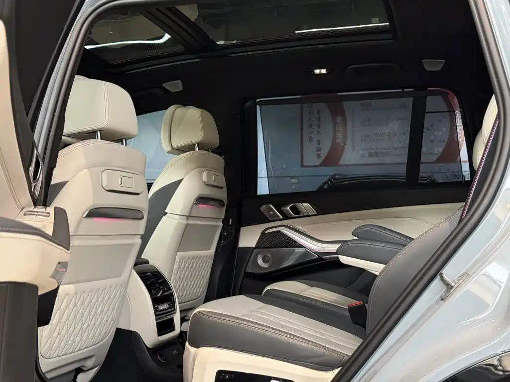 BMW X7 M60i 2023 — фото 9