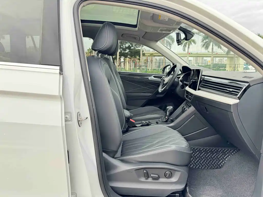 Volkswagen Tiguan L 2023 — фото 12