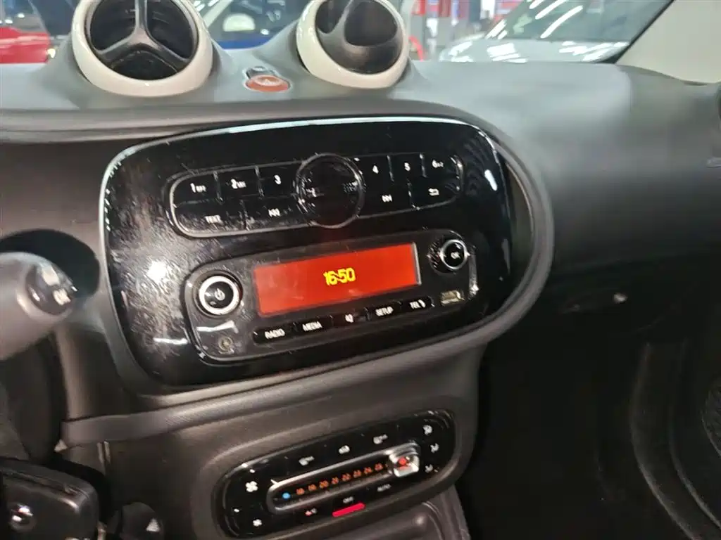 smart Fortwo 2017 — фото 13