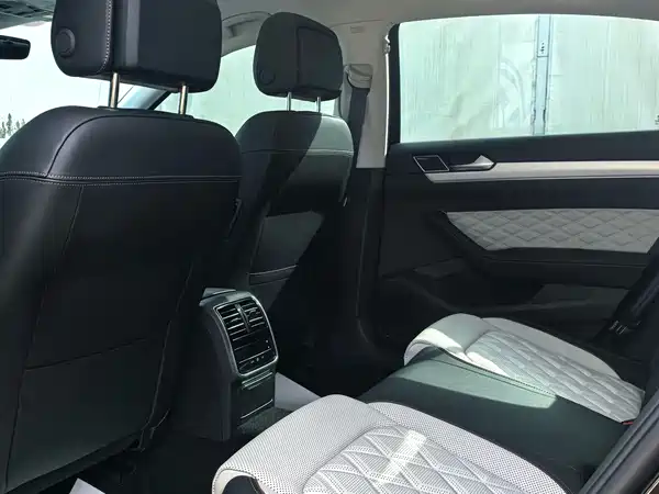 Volkswagen Magotan 2025