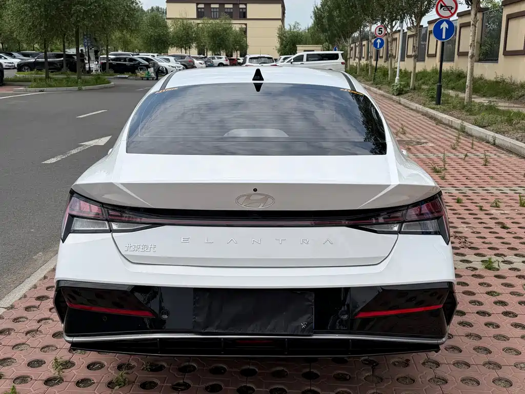 Hyundai Elantra 2023