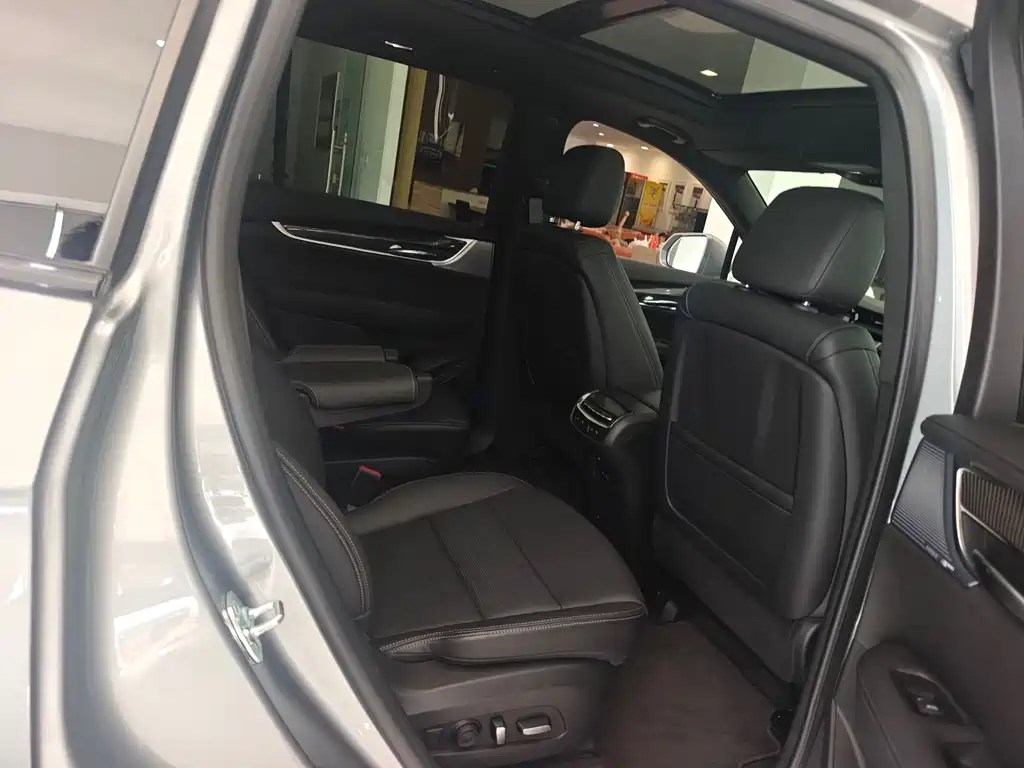 Cadillac XT6 2025 — фото 9