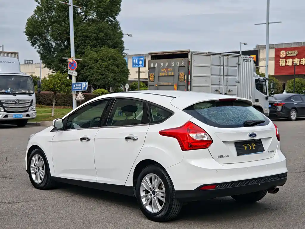 Ford Focus 2015 — фото 7