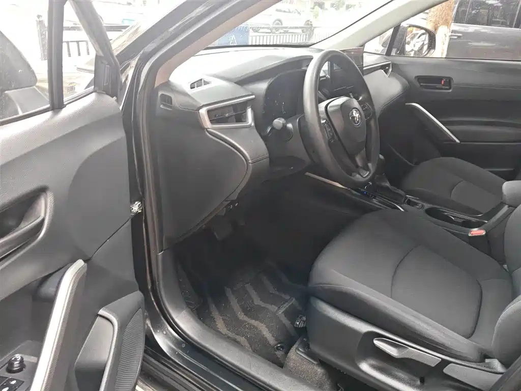 Toyota Corolla Cross 2023 — фото 16