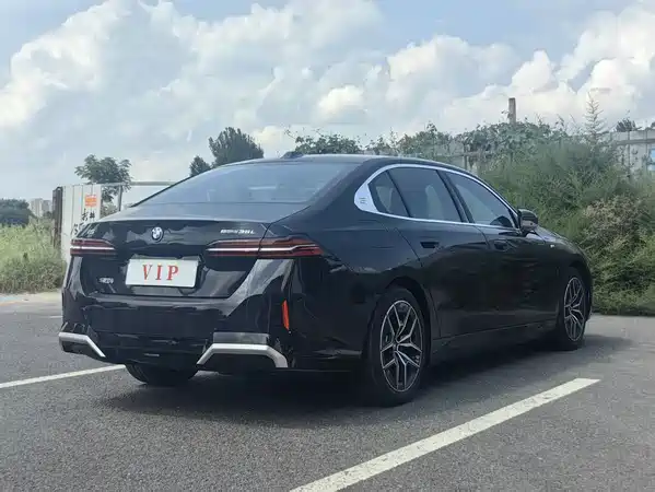 BMW i5 2025