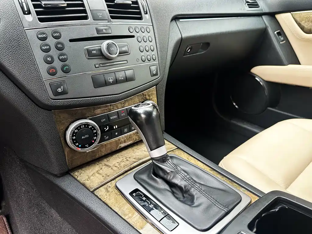 Mercedes-Benz C-Class 2011 — фото 12