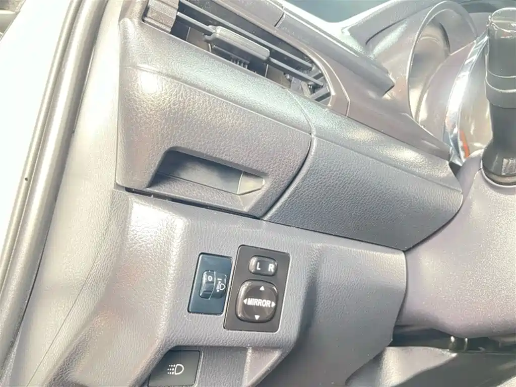 Toyota Yaris L 2020 — фото 24
