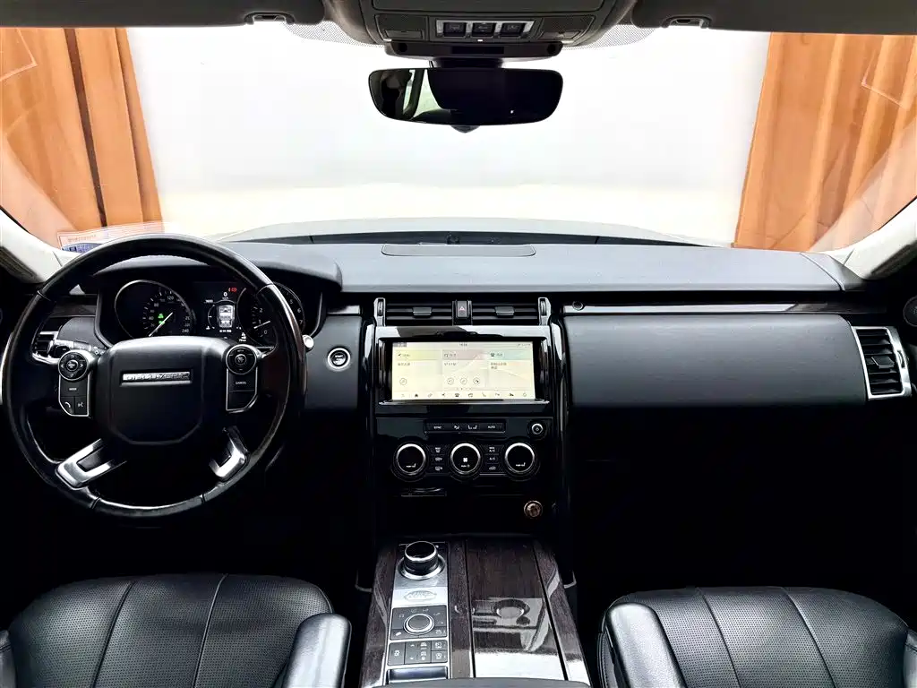 Land Rover Discovery 2018 — фото 9