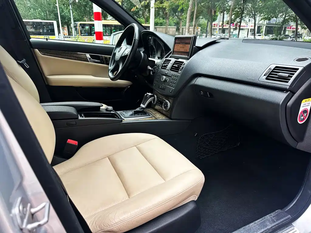 Mercedes-Benz C-Class 2011 — фото 10
