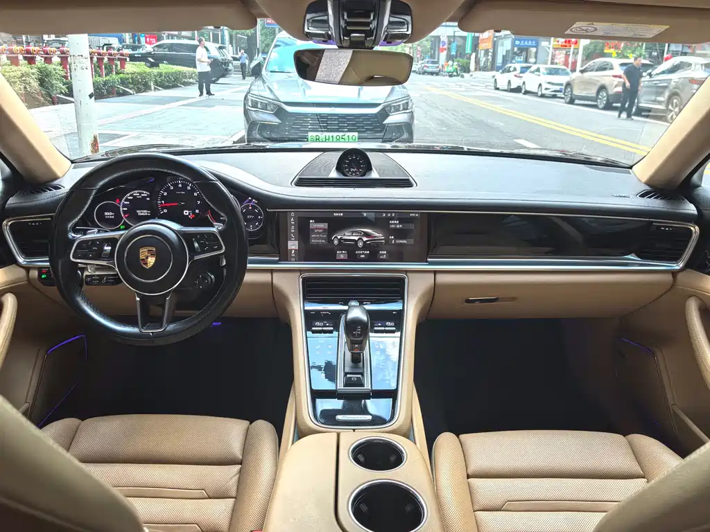 Porsche Panamera 2018 — фото 19