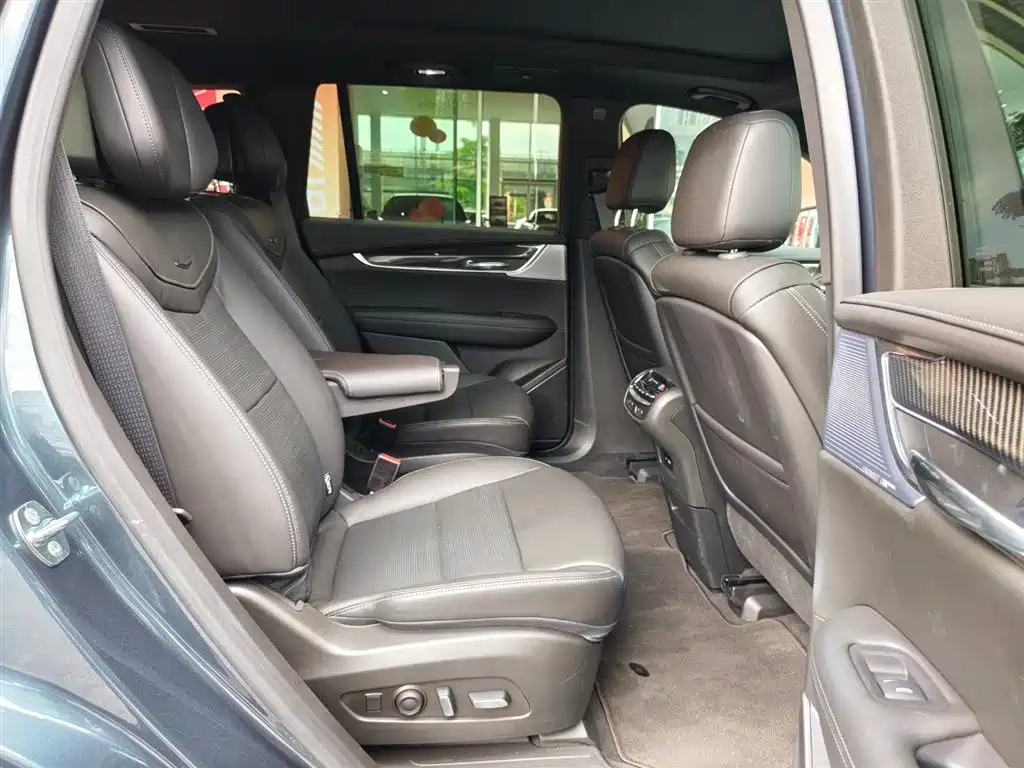 Cadillac XT6 2025 — фото 10